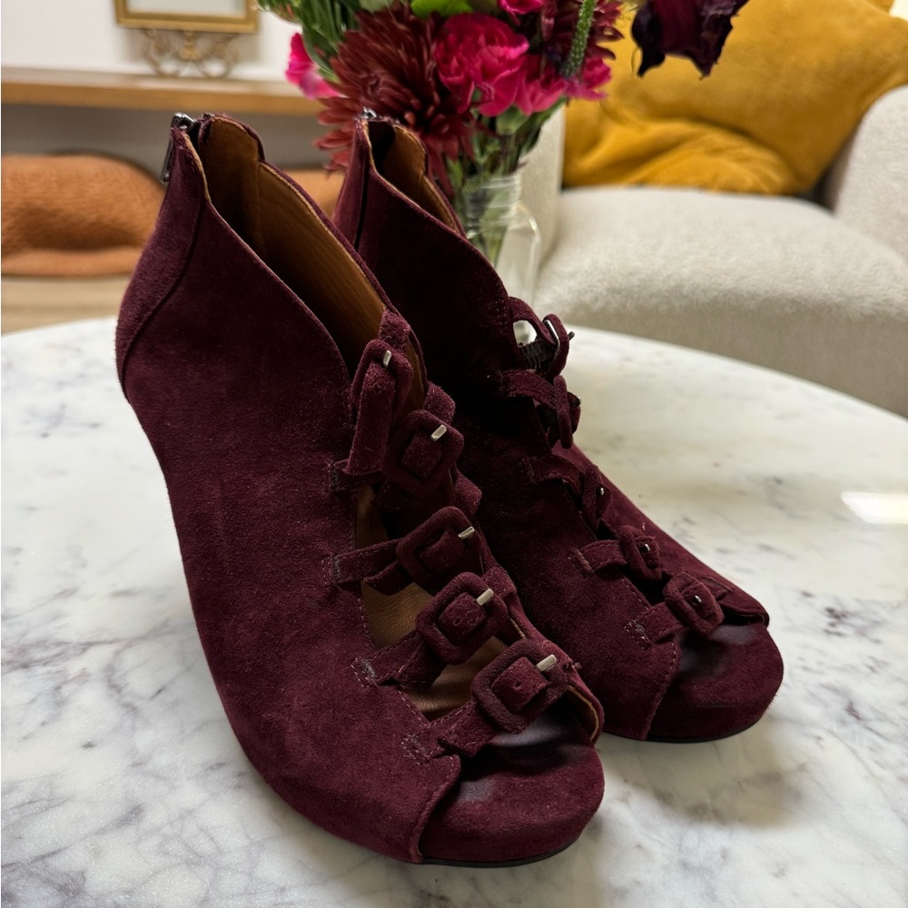 L’Amour Des Pieds Women’s Size 8 Suede Wedges